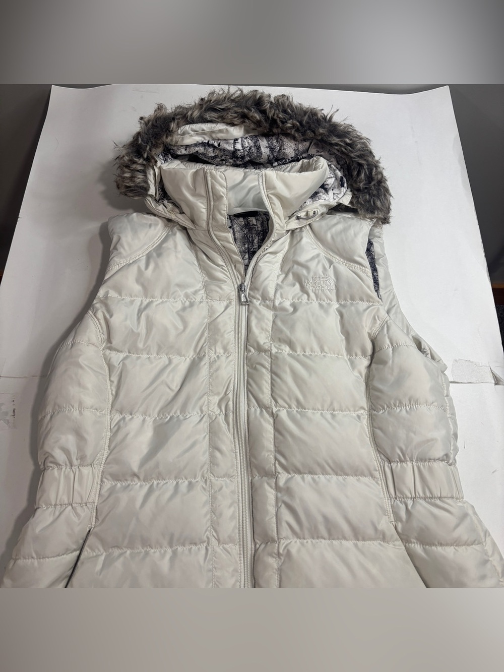 The North Face Vest Womens XL White 550 Down Puffer Hooded Outdoors Hiking